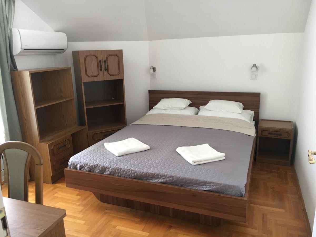 Отель Center Apartmanhaz Хайдусобосло Экстерьер фото