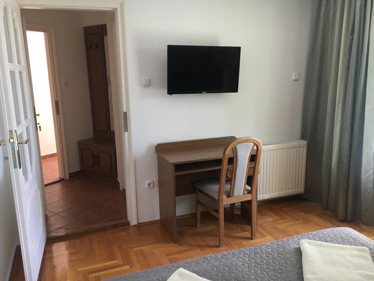 Отель Center Apartmanhaz Хайдусобосло Экстерьер фото
