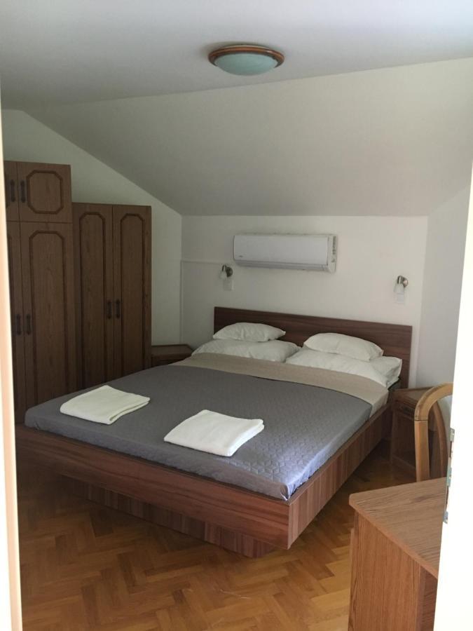 Отель Center Apartmanhaz Хайдусобосло Экстерьер фото