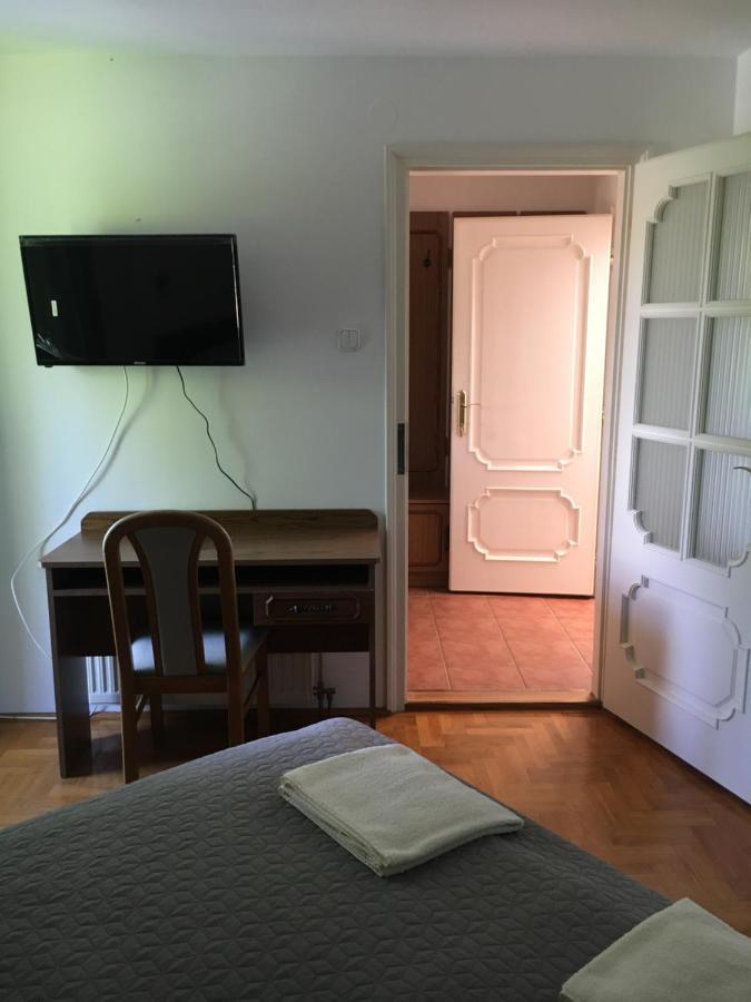 Отель Center Apartmanhaz Хайдусобосло Экстерьер фото