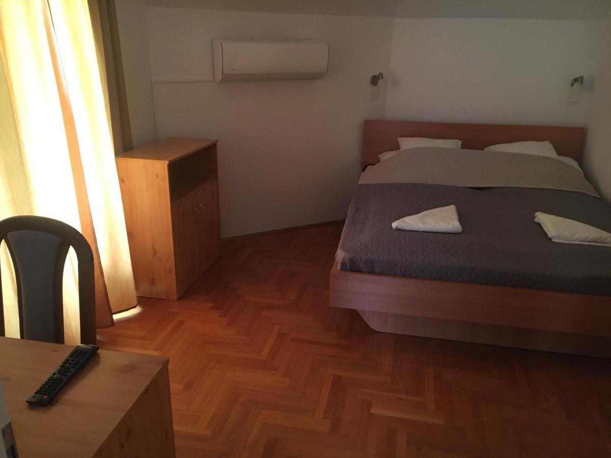 Отель Center Apartmanhaz Хайдусобосло Экстерьер фото