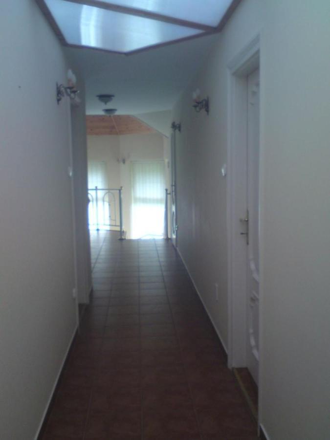 Отель Center Apartmanhaz Хайдусобосло Экстерьер фото