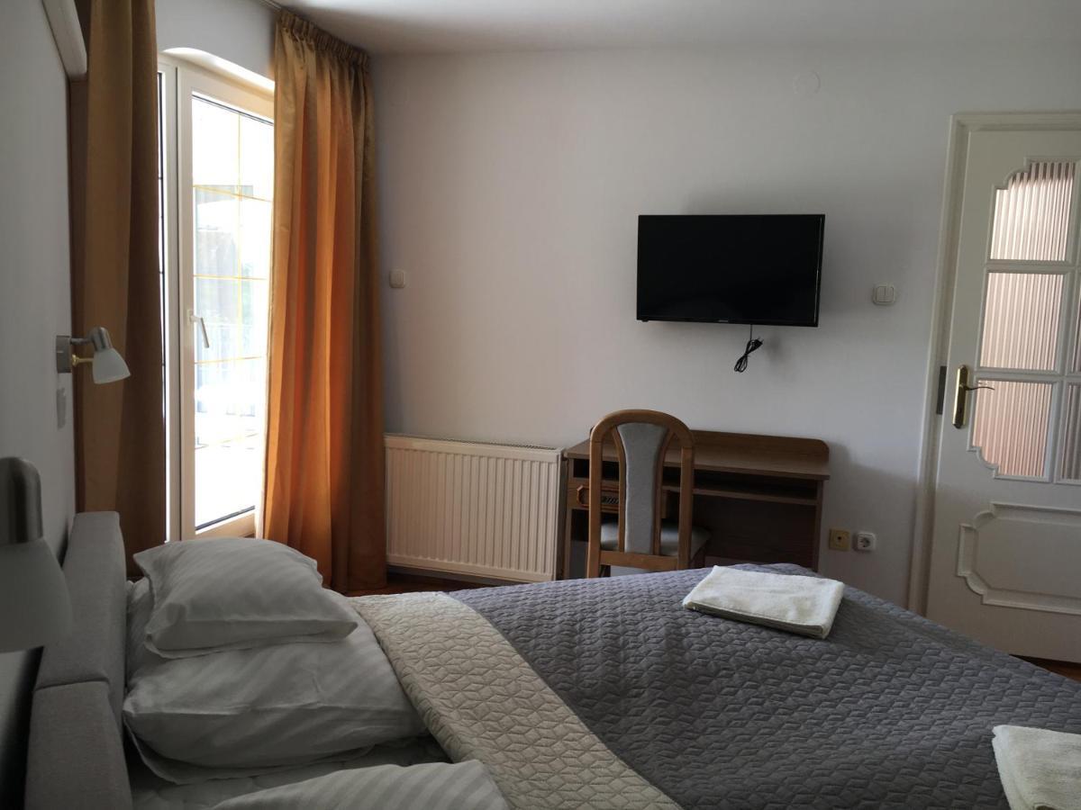 Отель Center Apartmanhaz Хайдусобосло Экстерьер фото